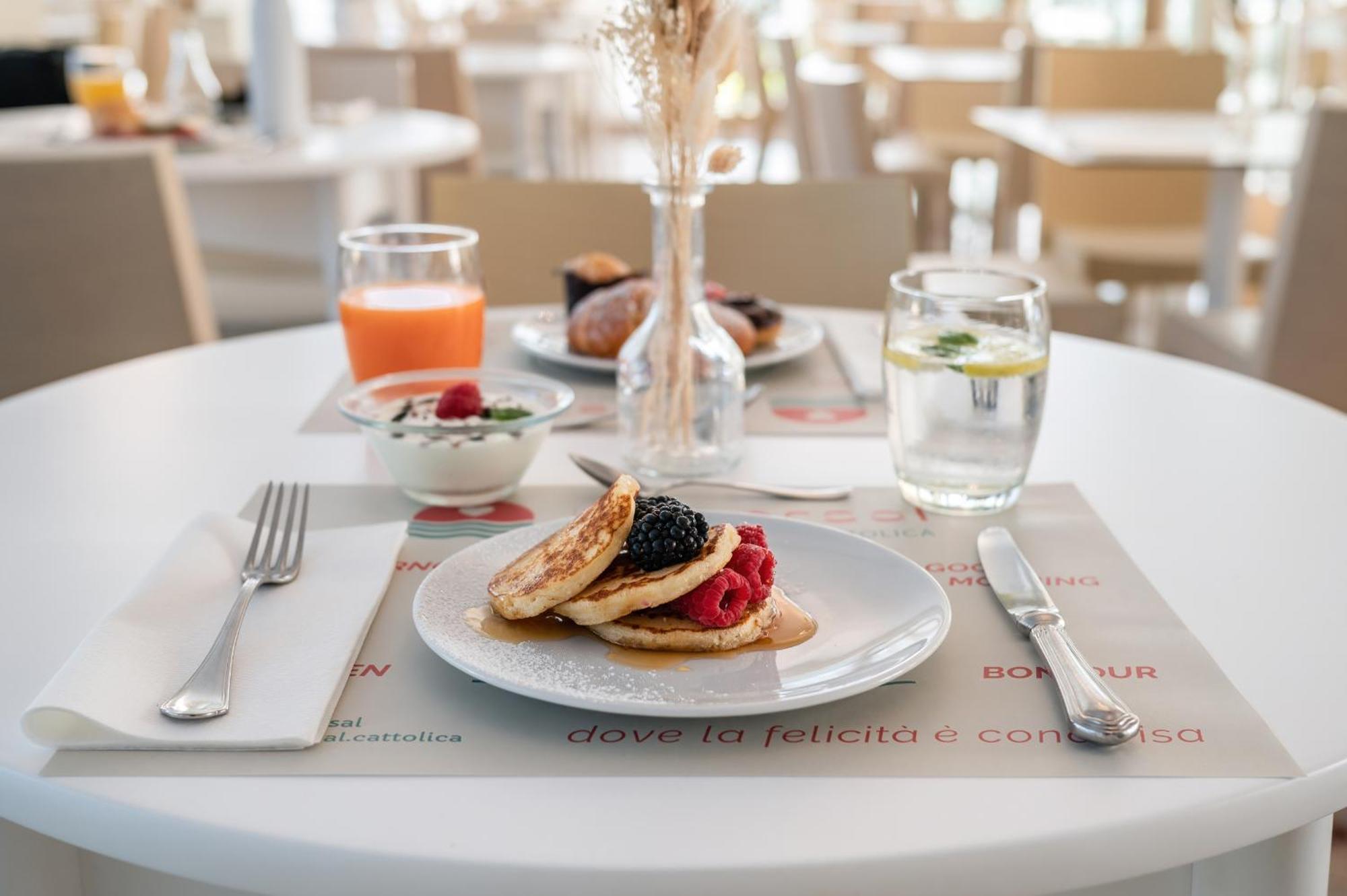 Hotel Universal Cattolica Luaran gambar