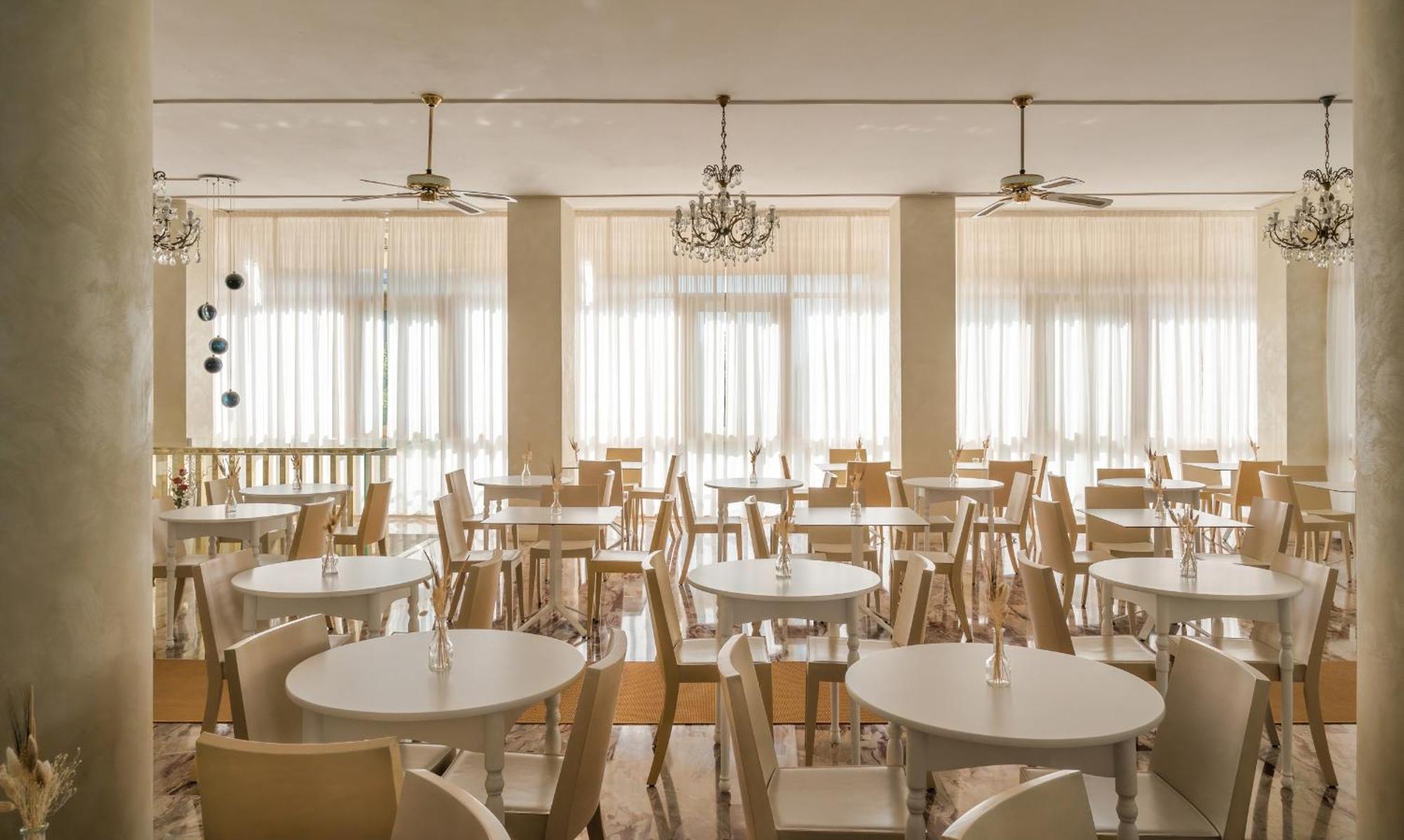Hotel Universal Cattolica Luaran gambar