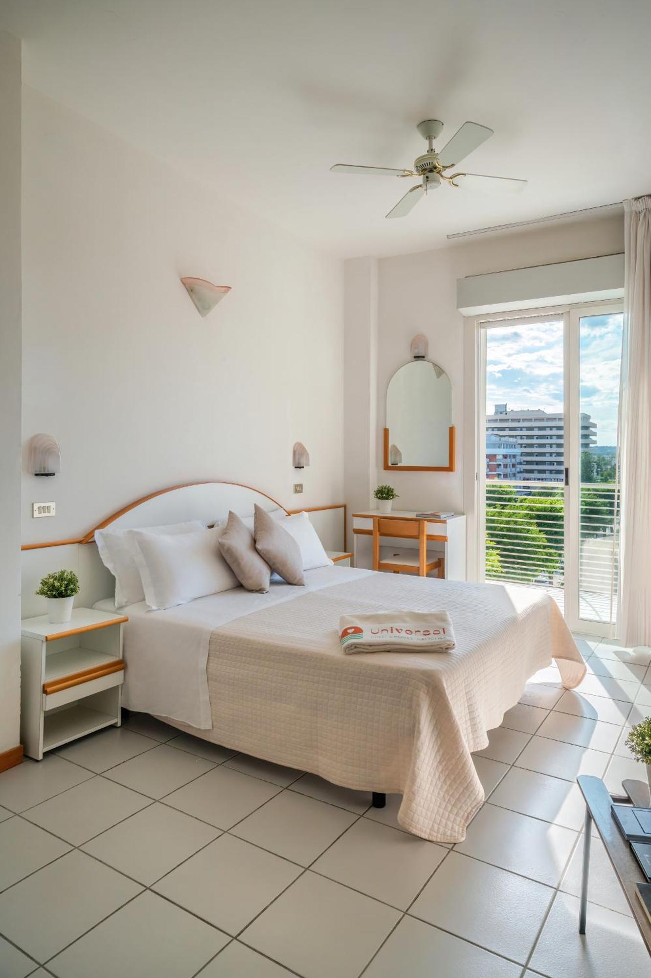 Hotel Universal Cattolica Luaran gambar
